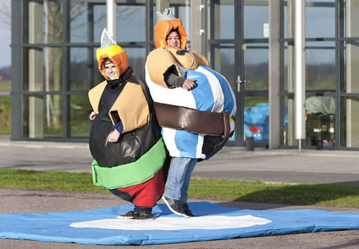 Zamów nadmuchiwane kombinezony sumo Asterix i Obelix dla młodszych i starszych. Kup nadmuchiwane kombinezony sumo online w JB Dmuchańce Polska