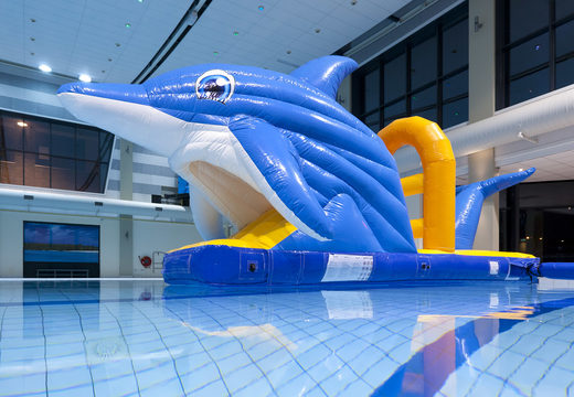 Kup hermetyczną dmuchaną zjeżdżalnię basenową z motywem delfina dla młodszych i starszych. Zamów nadmuchiwane atrakcje wodne już teraz online w JB Dmuchańce Polska