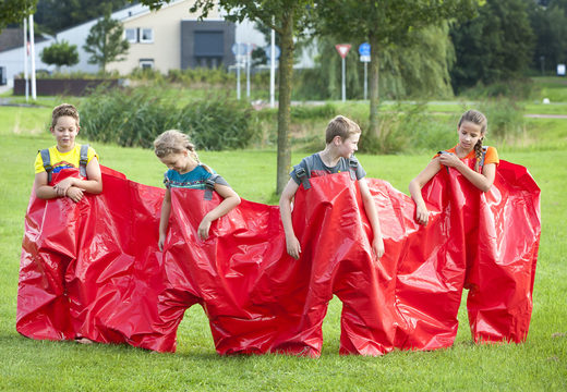 Kup czerwone spodnie imprezowe, które mogą pomieścić 4 osoby zarówno dla starszych, jak i młodych. Zamów nadmuchiwane przedmioty online w JB Dmuchańce Polska