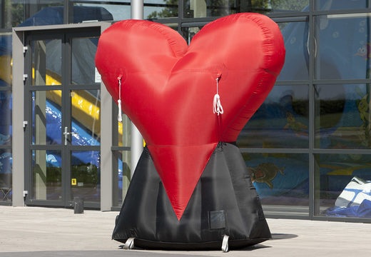 Kup bezpośrednio dmuchane czerwone serce, symbol miłości idealna dekoracja na Walentynki lub na przyjęcie weselne. Zamów z szybka dostawą dmuchane dekoracje obiekty na lata od producenta na Polskę JB Dmuchance