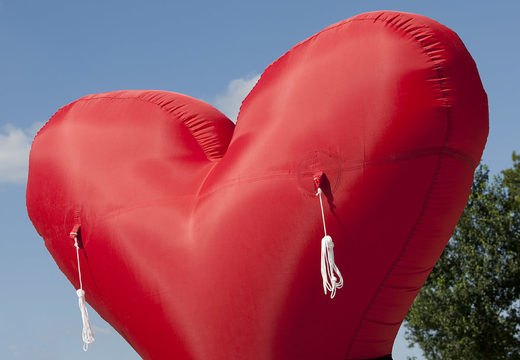 Kup bezpośrednio dmuchane czerwone serce, symbol miłości idealna dekoracja na Walentynki lub na przyjęcie weselne. Zamów z szybka dostawą dmuchane dekoracje obiekty na lata od producenta na Polskę JB Dmuchance