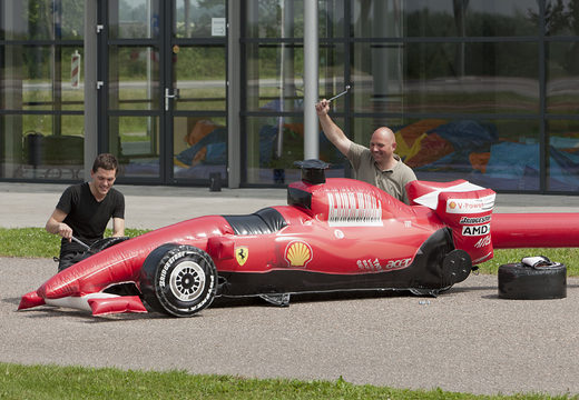 Na sprzedaż dmuchane Ferrari do zabawy w pit stop F1. Ciekawe specjalnie zaprojektowane dmuchane konstrukcje na imprezy tematyczne od JB Dmuchance