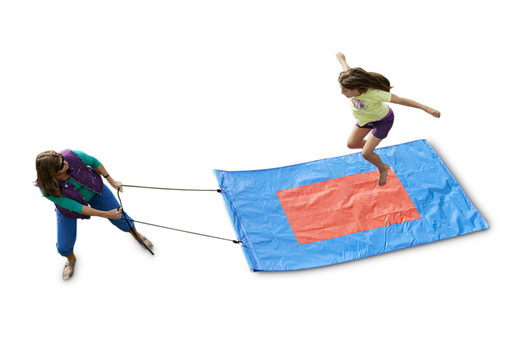 Kup niebiesko-czerwony latający dywan dla starszych i młodszych. Zamów nadmuchiwane przedmioty online w JB Dmuchańce Polska