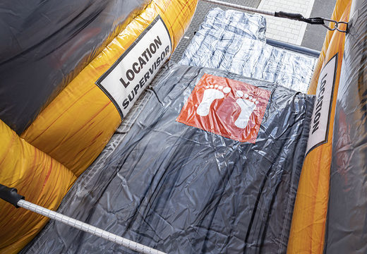 Zamów Inflatable base jump pro slide o wysokości 4 i 6 metrów z wyjątkowo grubą matą do spadów dla młodych i starszych. Kup nadmuchiwaną atrakcję już teraz online w JB Dmuchańce Polska