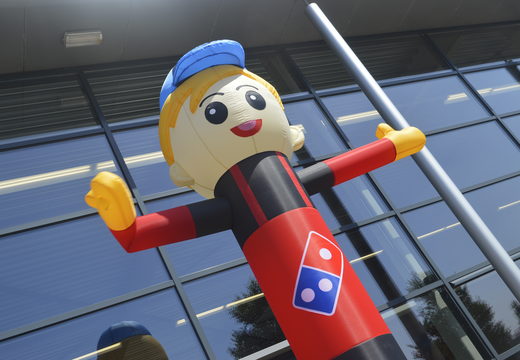 Zamów spersonalizowany skydancer Domino's Pizza w JB Dmuchańce Polska. Zamów teraz darmowy dmuchańca reklamowego