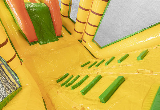 Kup 19-metrowy tor przeszkód o tematyce dżungli z odpowiednimi obiektami 3D dla dzieci. Zamów nadmuchiwane tory przeszkód już teraz online w JB Dmuchańce Polska