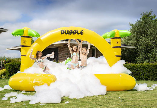 Zamów nadmuchiwany otwarty zamek do skakania JB Bubbles z pianką w motywie Jungle dla dzieci. Kup dmuchane zamki do skakania online w JB Dmuchańce Polska