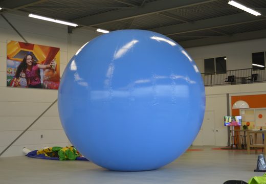 Kup powiększenie produktu Mega Blue Ball przez Internet. Zamów powiększenie nadmuchiwanego produktu już teraz online w JB Dmuchańce Polska
