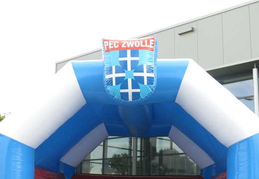 Zamów dmuchane zamki na wymiar PEC Zwolle - nadmuchiwany leżaczek w kształcie litery A przez Internet w JB Dmuchańce Polska; specjalista od nadmuchiwanych artykułów reklamowych, takich jak niestandardowe bramkarze