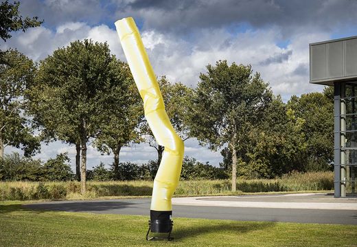 Kup nadmuchiwanego airdancer o wysokości 4 m w kolorze żółtym online w JB Dmuchańce Polska; specjalista od nadmuchiwanych skytubes i skydancers na każdą imprezę