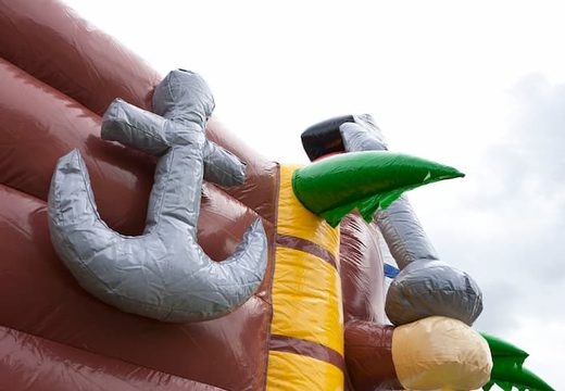 Nadmuchiwany dmuchany zamek z piracką łodzią ze zjeżdżalnią i obiektami 3D dla dzieci. Zamów dmuchane zamki online w JB Dmuchańce Polska