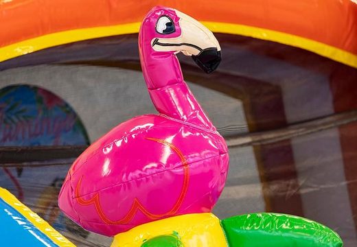 Zamów w JB Inflatables UK leżaczek do zjeżdżalni z trójwymiarowym obiektem dużego flaminga na wierzchu. Kup teraz leżaczki online w JB Dmuchańce Polska
