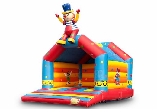 Kup duży kryty dmuchany zamek w motywie siedzącego klauna dla dzieci. Dostępne w JB Dmuchańce Polska online