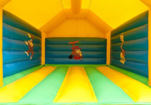Duży, super dmuchany zamek pokryty wesołymi animacjami dla dzieci w motywie żyrafy. Zamów dmuchane zamki online w JB Dmuchańce Polska