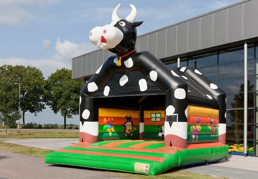 Krowa super dmuchany zamek z wesołymi animacjami dla dzieci. Zamów dmuchane zamki online w JB Dmuchańce Polska