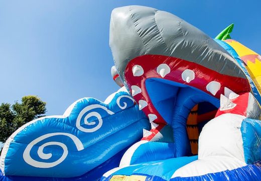 Zamów super leżaczkę maxifun ze zjeżdżalnią w motywie rekina dla dzieci. Kup leżaczki online w JB Dmuchańce Polska