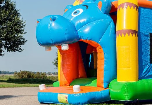 Zamów zadaszony wielofunkcyjny super dmuchany zamek ze zjeżdżalnią w motywie hipopotama dla dzieci. Kup dmuchane zamki online w JB Dmuchańce Polska