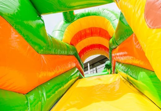 Bounce house w motywie goryla safari ze zjeżdżalnią, zabawnymi przedmiotami na skaczącej powierzchni i efektownymi obiektami 3D dla dzieci. Kup nadmuchiwane domy do skakania online w JB Dmuchańce Polska