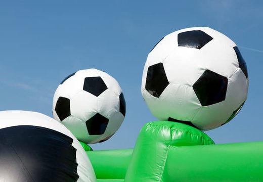 Nadmuchiwany zamek z motywem piłki nożnej ze zjeżdżalnią, zabawnymi obiektami na powierzchni do skakania i efektownymi obiektami 3D dla dzieci. Kup dmuchane zamki do skakania online w JB Dmuchańce Polska