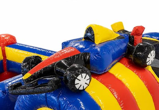 Leżaczek w motywie Formuły 1 ze zjeżdżalnią, zabawnymi obiektami na powierzchni do skakania i efektownymi obiektami 3D dla dzieci. Kup nadmuchiwane leżaczki online w JB Dmuchańce Polska
