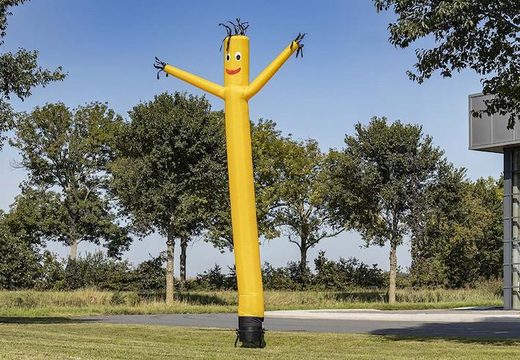 Nadmuchiwana skytube o długości 6 lub 8 metrów w kolorze żółtym na sprzedaż w JB Dmuchańce Polska. Standardowe airdancers i skytubes na każdą imprezę są dostępne online